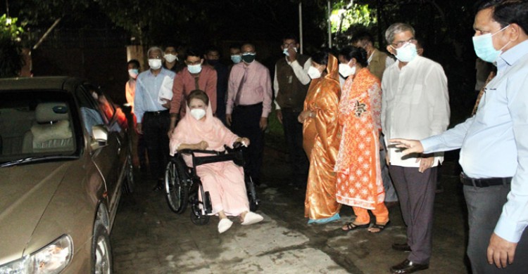 গুলশানের বাসায় ফিরলেন ﻿বিএনপি চেয়ারপারসন বেগম খালেদা জিয়া