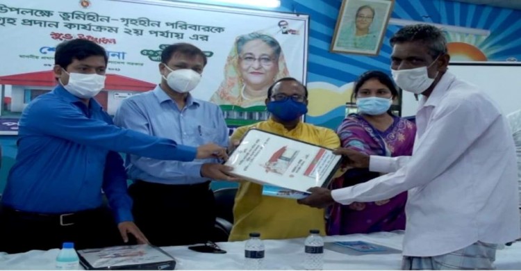 পুঠিয়ায় মুজিববর্ষ উপলক্ষে ভূমিহীন ও গৃহহীন পরিবারকে জমি ও গৃহ প্রদান