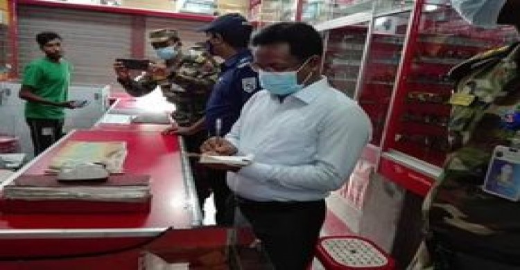 পলাশবাড়ীতে লকডাউনের দ্বিতীয় দিনে পৃথক ভ্রাম্যমান আদালতের অভিযানে ৫১'শ টাকা জরিমানা