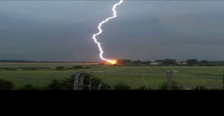 বজ্রপাত থেকে বাঁচতে যে নির্দেশনাগুলো মেনে চলা উচিৎ