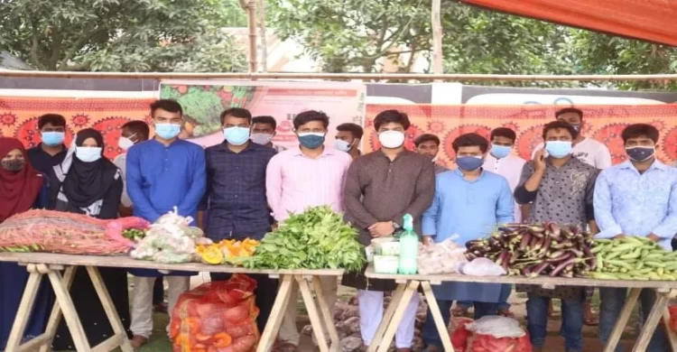 রংপুরের বদরগঞ্জে বিনামূল্যে মৌসুমি সবজি বিতরণ করেছে সামাজিক সংগঠন আগামির বাংলাদেশ