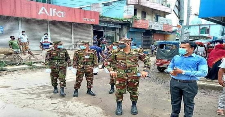 গোবিন্দগঞ্জে কঠোর লকডাউন না মানায় ১৩ জনকে জরিমানা