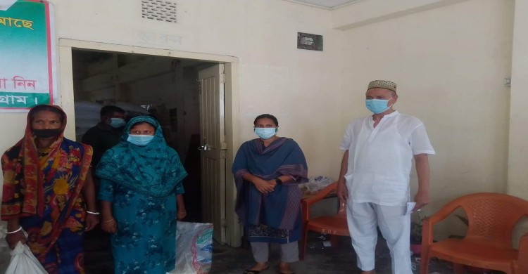 ভোগডাঙ্গায় ঈদুল আযহা উপলক্ষে ভি জি এফ এর চাল বিতরণ