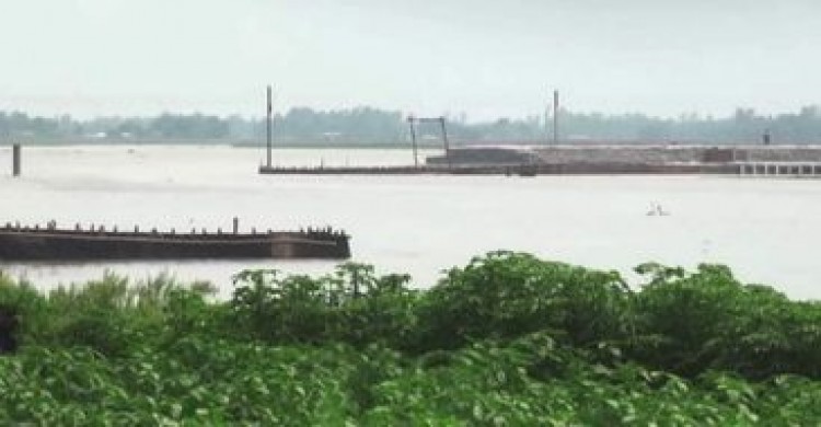 তিস্তায় মুলধারায় অপরিকল্পিত  রাস্তা ভাঙ্গন আতঙ্কে এলাকাবাসী