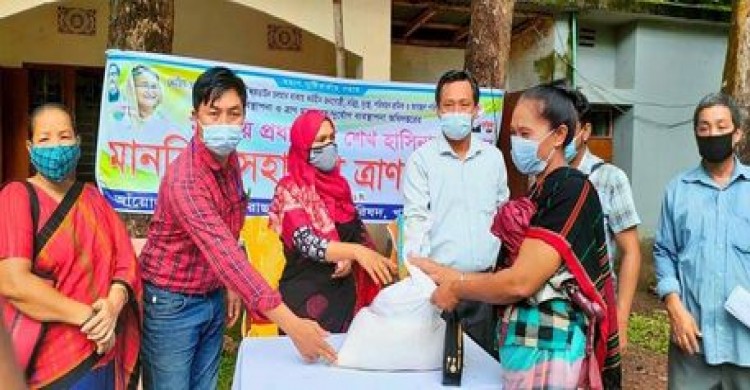 পেরাছড়ায় করোনায় কর্মহীন ১ হাজার ২০পরিবারকে প্রধানমন্ত্রীর মানবিক সহায়তা প্রদান