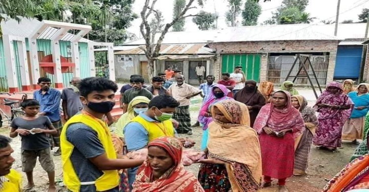 চিলমারীতে মেধাবী কল্যাণ সংস্থার উদ্দেগে ৪০০টি অসহায় পরিবারের মাঝে কোরবানির মাংস বিতরণ