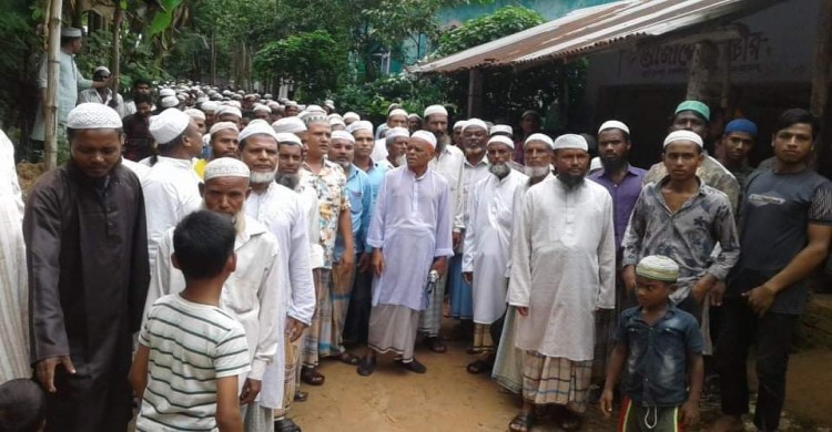 চকরিয়ার দুই ইউনিয়নের হাজারো মানুষের একমাত্র কবরস্থানটি দখলের চেষ্টা,স্থানীয়দের বিক্ষোভ