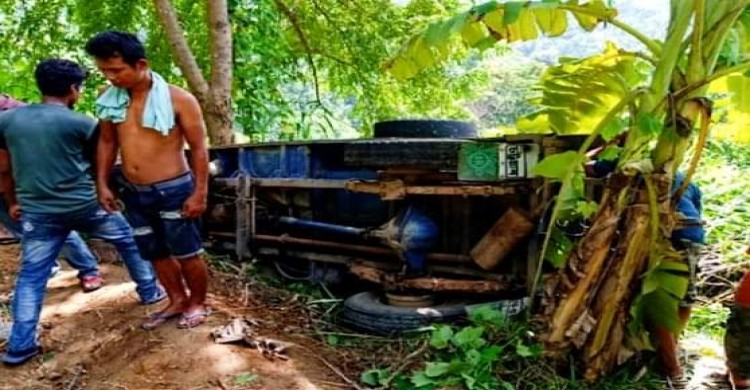 রাঙামাটির সাজেকে পর্যটকবাহী চাঁদের গাড়ি উল্টে আহত-১৩