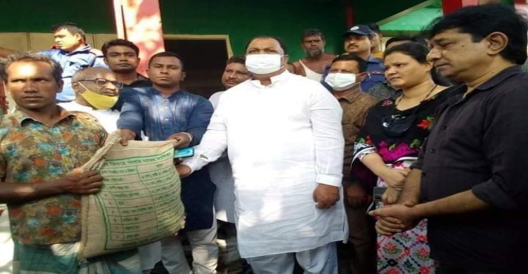 কুড়িগ্রামে প্রাথমিক ও গণশিক্ষা প্রতিমন্ত্রী'র বন্যাকবলিত এলাকা পরিদর্শন ও ত্রান বিতরণ