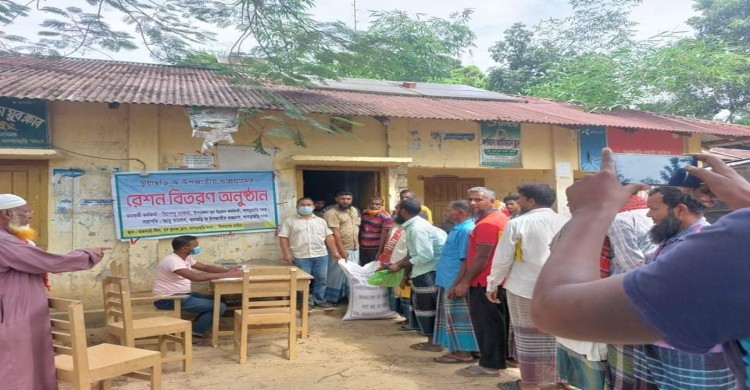 ভূয়াছড়ি গুচ্ছগ্রামের রেশনে সিদ্ধ চাল পেয়ে ৪১১ কার্ডধারী আনন্দিত