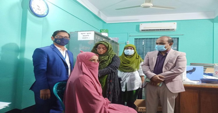 সাপাহারে এইচএসসি পরীক্ষার্থীদের মাঝে ভ্যাকসিন প্রদান