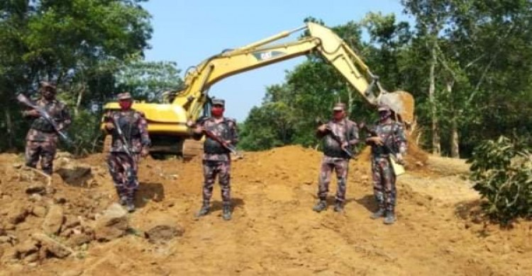 রামগড়-তানাক্কাপাড়া সীমান্ত সুরক্ষায় নির্মিত হচ্ছে বিস্তীর্ণ সড়ক