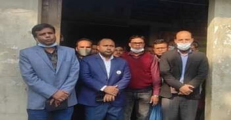 সাদুল্লাপুরের ধাপেরহাটে বেশি দামে সার বিক্রির অপরাধে ব্যবসায়ীকে জরিমানা