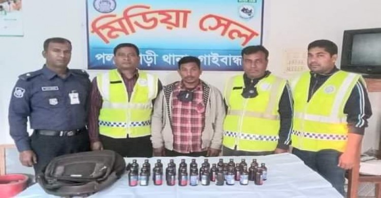 পলাশবাড়ী থানা পুলিশের গাড়ী চেকিংকালে এক মাদক ব্যবসায়ী গ্রেফতার