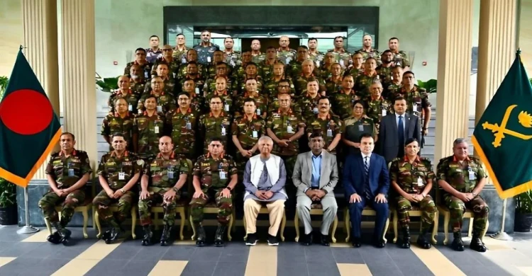 সেনাবাহিনী জনগণের আস্থার প্রতীক হয়ে উঠেছে: ড. ইউনূস