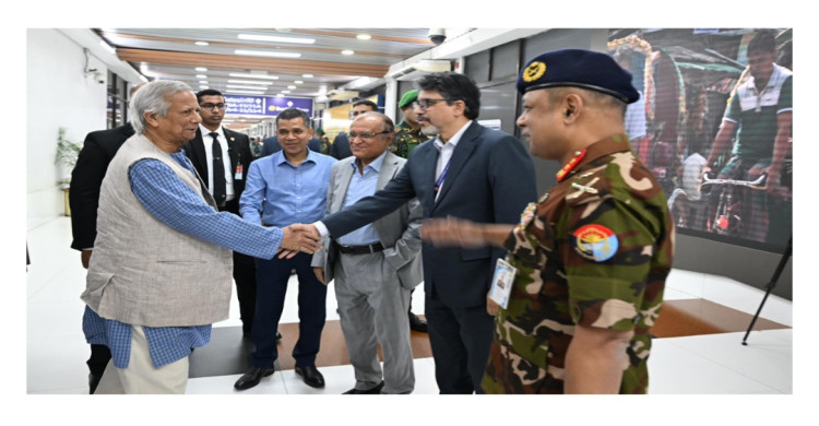 চীন সফর শেষে দেশে পৌঁছেছেন প্রধান উপদেষ্টা