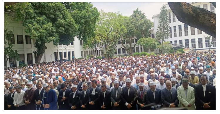 ইনার গার্ডেনে ব্যারিস্টার আব্দুর রাজ্জাকের জানাজা অনুষ্ঠিত