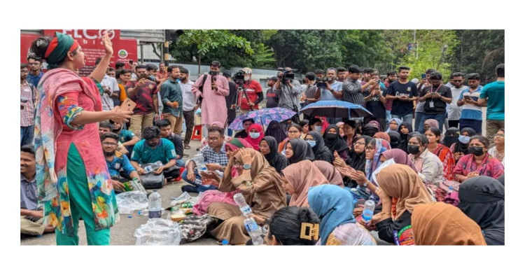 এখনো সড়কে জগন্নাথ বিশ্ববিদ্যালয়ের শিক্ষার্থীরা