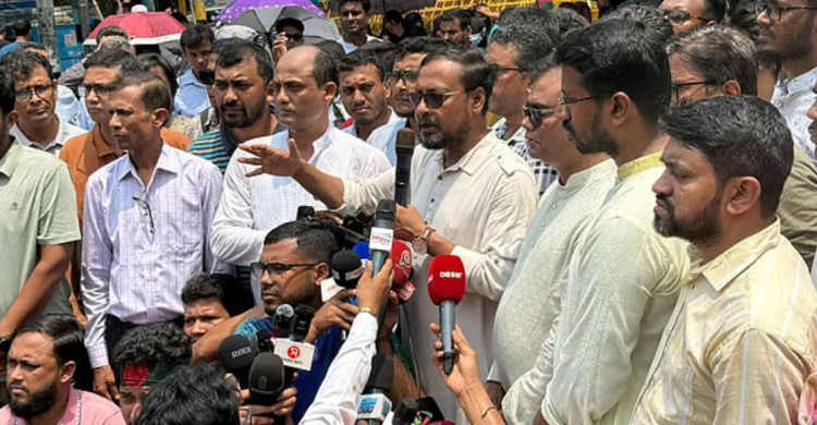 দাবি আদায় না হওয়া পর্যন্ত কাকরাইল মোড়ে অবস্থানের ঘোষণা