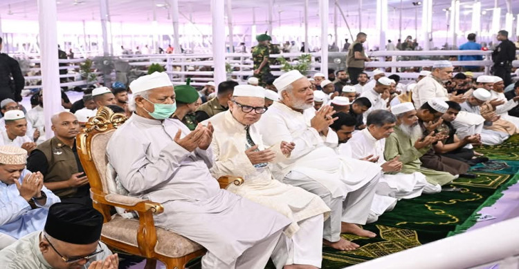 ঈদ জামাত থেকে শুভেচ্ছা প্রধান উপদেষ্টার, দেশের জন্য দোয়া প্রার্থনা