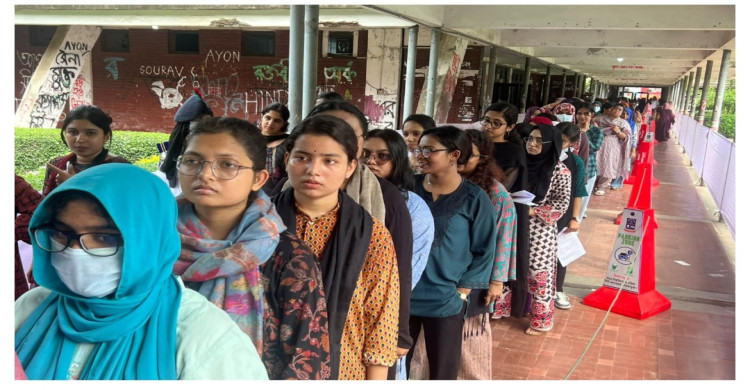 যথাসময়ে শুরু হয়েছে ডাকসু ভোট গ্রহণ কার্যক্রম