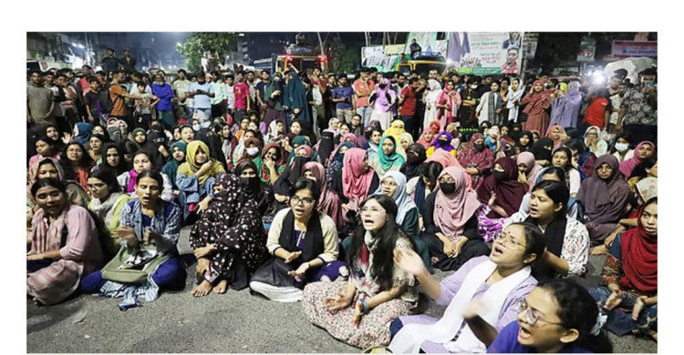 জবি শিক্ষার্থী হত্যা জুবায়েদের ছাত্রীকে আটক, জবি শিক্ষার্থীদের প্রতিবাদ মিছিল