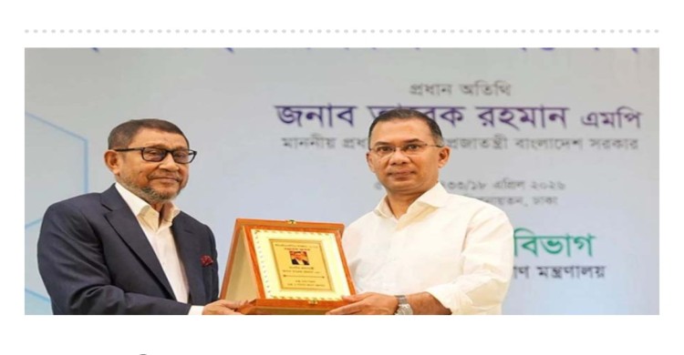 ‘মন্ত্রী সাহেব একটু কম প্রশংসা কইরেন’