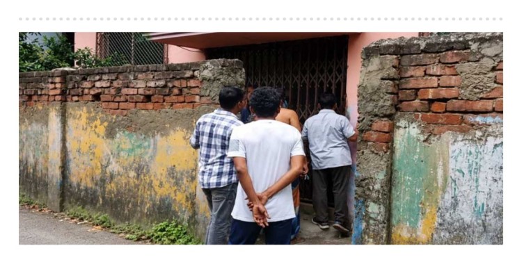 মাদারীপুরে আত্মীয়ের বাসা থেকে একই পরিবারের তিনজনের মরদেহ উদ্ধার