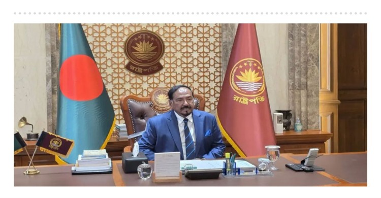 বঙ্গভবনে দাপ্তরিক কার্যক্রম শুরু করলেন ভারপ্রাপ্ত রাষ্ট্রপতি