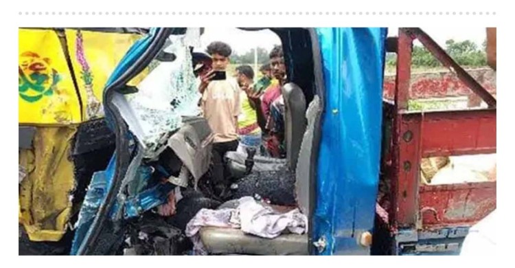 বগুড়ায় দুই ট্রাকের মুখোমুখি সংঘর্ষে নিহত ৪