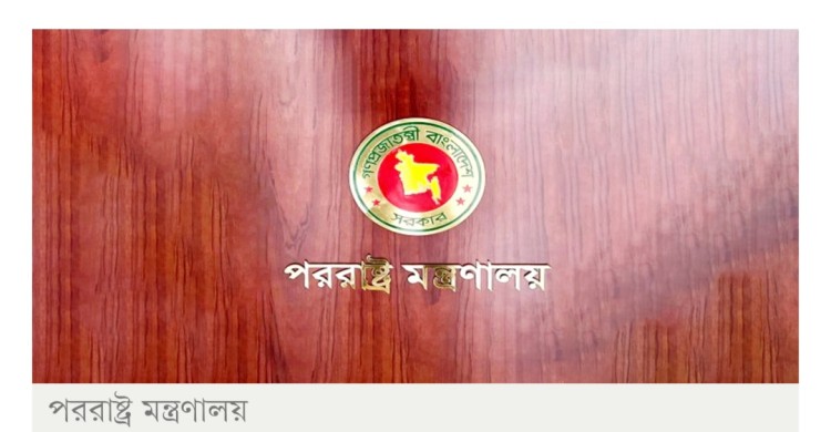 দিল্লিতে গণমাধ্যমের মুখোমুখি শেখ হাসিনা, ঢাকা বলছে দ্বিপাক্ষিক সম্পর্কের জন্য ক্ষতিকর