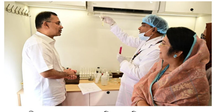 নিরাপদ খাদ্য পরীক্ষার ভ্রাম্যমাণ ল্যাব পরিদর্শন করলেন প্রধানমন্ত্রী